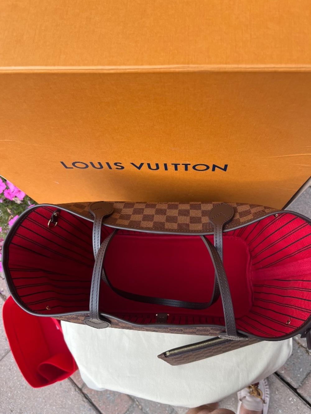 Louis Vuitton Neverfull MM in Damier Ebene - Picture 2 of 16